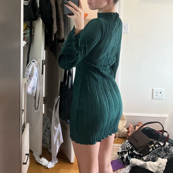 Green long sleeve dress - Picture 3 of 3